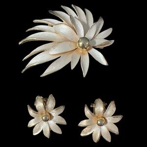 Park Lane, Vintage Elegant Gold and white Floral Jewelry Set
